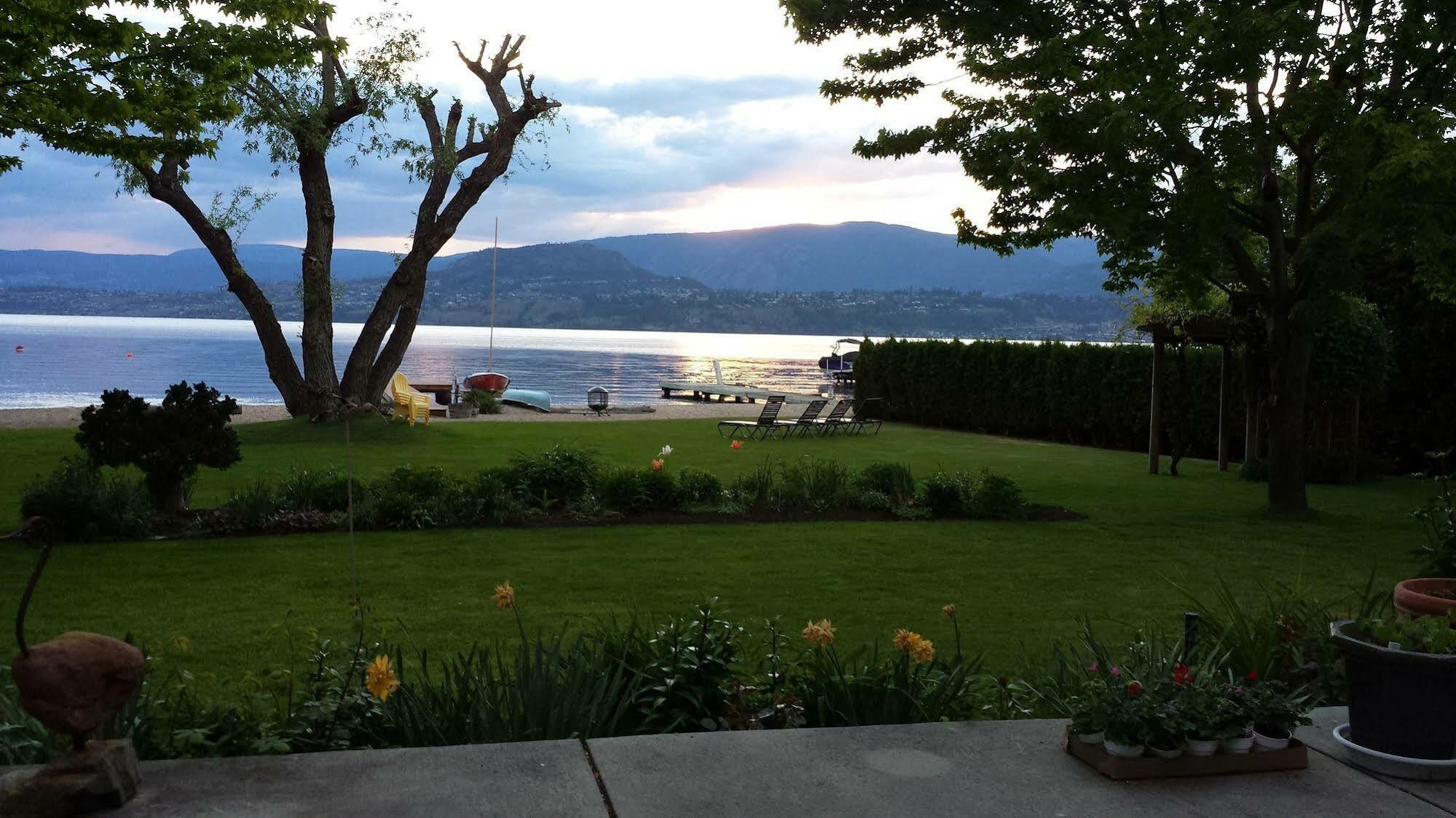 Lakeshore B&B Kelowna Exterior photo